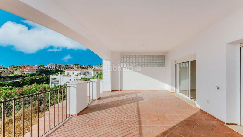 Foto 357abd7b-4689-4500-ad29-b518f8be53c6. Piso en urbaniz. altavista descripción vivienda en san roque. vivienda tipo dúplex situada en la urbanización altavista de alcaidesa, en san roque cádiz. con en La Alcaidesa