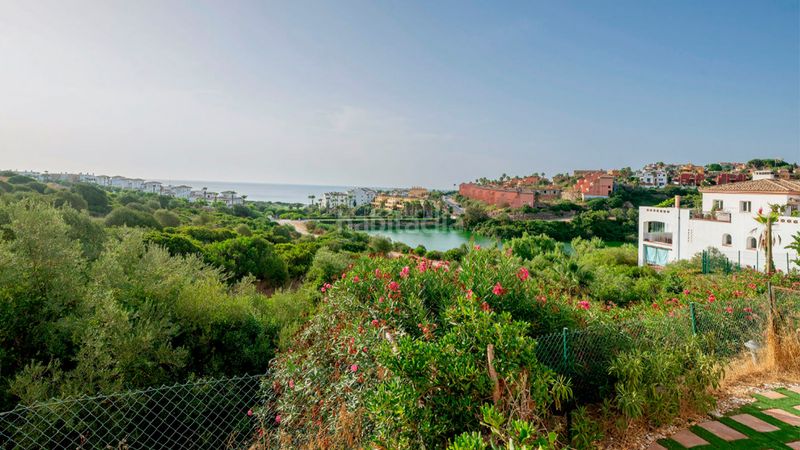 Foto a70c1310-7ed3-47b7-b614-5d1051824bd9. Piso en urbaniz. altavista descripción vivienda en san roque. vivienda tipo dúplex situada en la urbanización altavista de alcaidesa, en san roque cádiz. con en La Alcaidesa