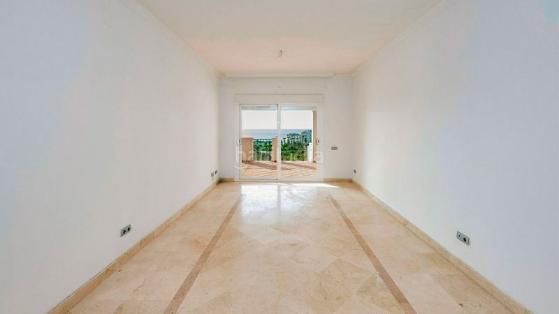Foto d492ef3b-5658-4349-a6af-e0aae3581ebf. Piso en urbaniz. altavista descripción vivienda en san roque. vivienda tipo dúplex situada en la urbanización altavista de alcaidesa, en san roque cádiz. con en La Alcaidesa
