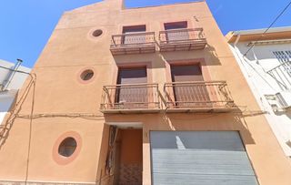 House in Sierra 10. Descripción vivienda unifamiliar adosada en la guardia de jaén.