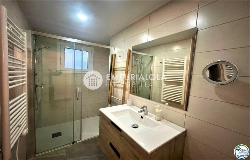 Foto 46b49a8c-32aa-4cc8-b3de-d413190b4e16. Apartament a calle merce rodoreda a Puig Rom-Canyelles-Almadrava Roses