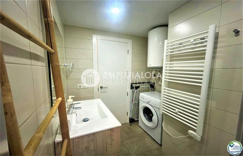 Foto 63ff2c19-b1e5-425f-b658-e56b8f64791d. Apartament a calle merce rodoreda a Puig Rom-Canyelles-Almadrava Roses