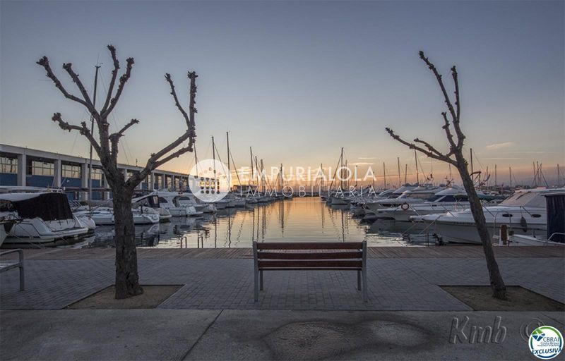 Foto 8e956400-2fc2-4b47-910d-34ae82afa47f. Apartament a calle merce rodoreda a Puig Rom-Canyelles-Almadrava Roses