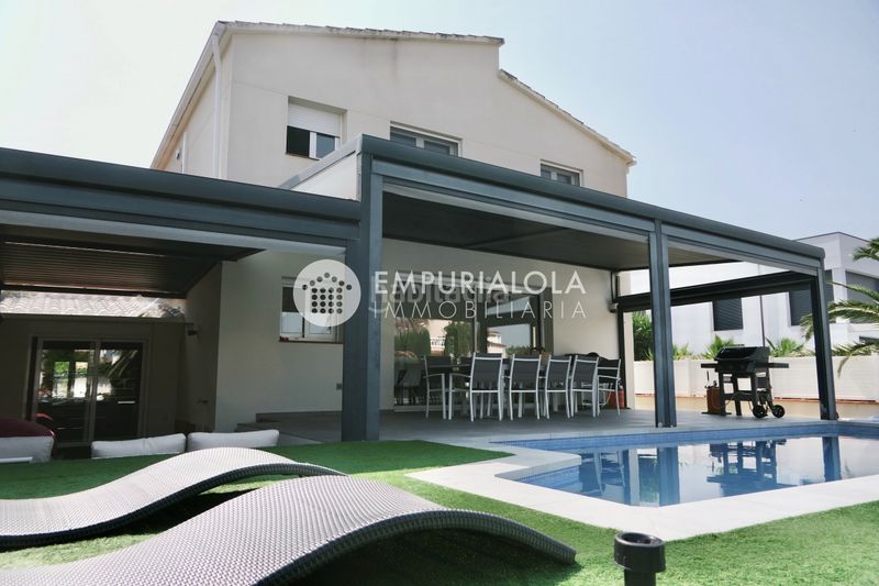 Foto 451920c9-410e-46df-95e9-68638bb3762c. Xalet a sc norfeu a Cap Ras - Creus - Falconera Empuriabrava