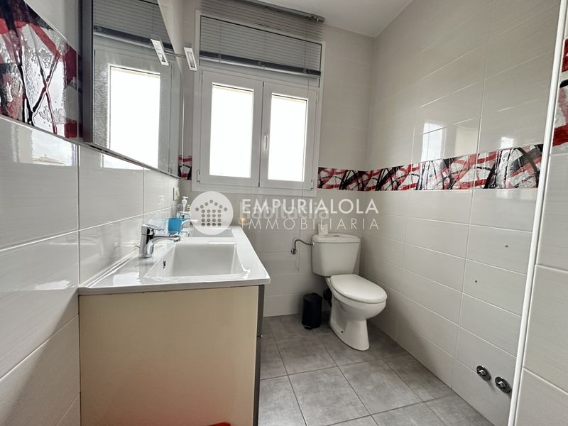 Foto a771f6b4-9a51-4594-bdc2-9d2a86dd246e. Xalet a sc norfeu a Cap Ras - Creus - Falconera Empuriabrava