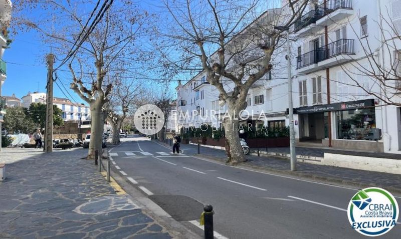 Foto 9c78c44d-560a-41f2-ad0a-726db0a220ec. Apartament a avenida caritat serinyana a Cadaqués