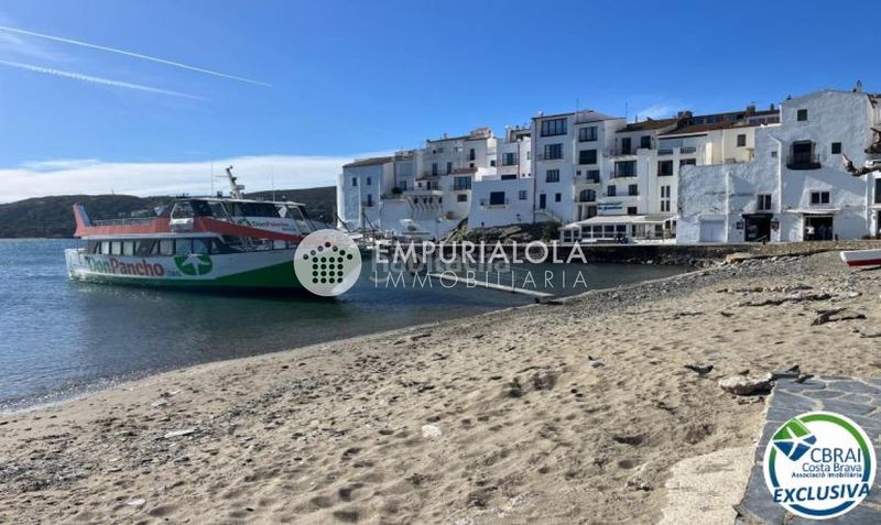 Foto a67c5a87-dc5b-4a83-9935-5135243f42c2. Apartament a avenida caritat serinyana a Cadaqués