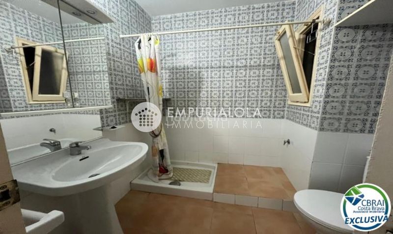 Foto c6edab6a-f073-432d-9f49-5a9a5eb9a934. Apartament a avenida caritat serinyana a Cadaqués