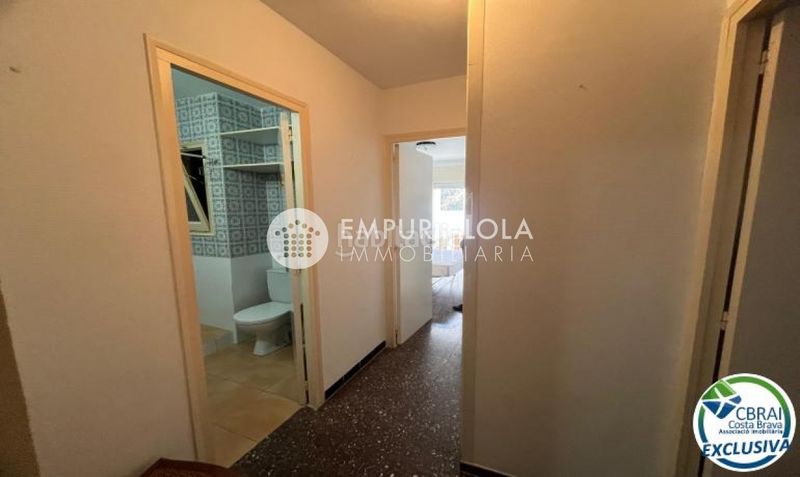 Foto f03df3e3-9bd4-4d29-98ea-720144605513. Apartament a avenida caritat serinyana a Cadaqués