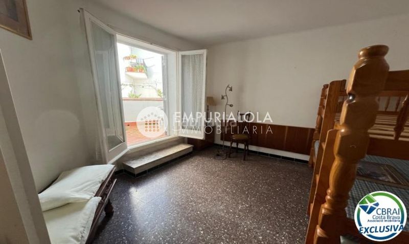 Foto f20e3c6e-2166-47af-9a8c-168045a0ccc7. Apartament a avenida caritat serinyana a Cadaqués
