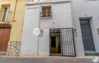 Xalet a Calle sant tomás. Bonita casa parcialmente reformada.