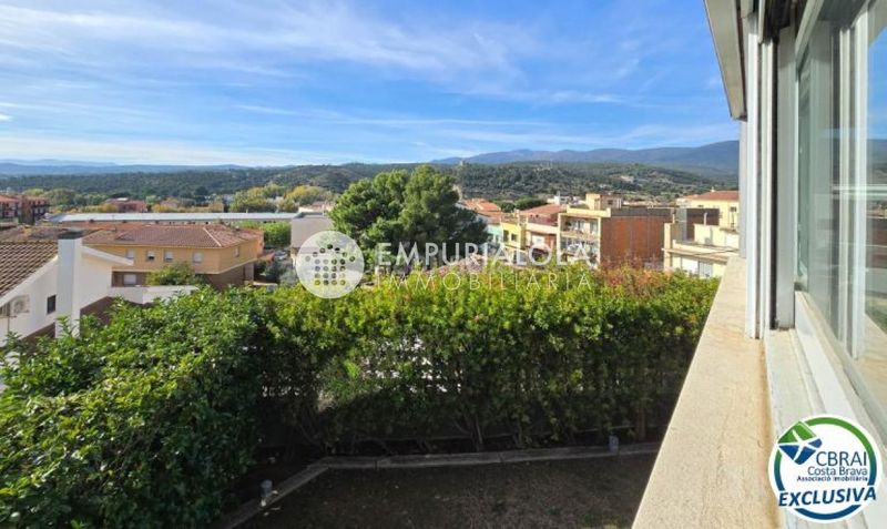 Foto cbc2b856-d39b-43ef-82f0-85b3c091b802. Xalet a calle rosselló a Jonquera (La)