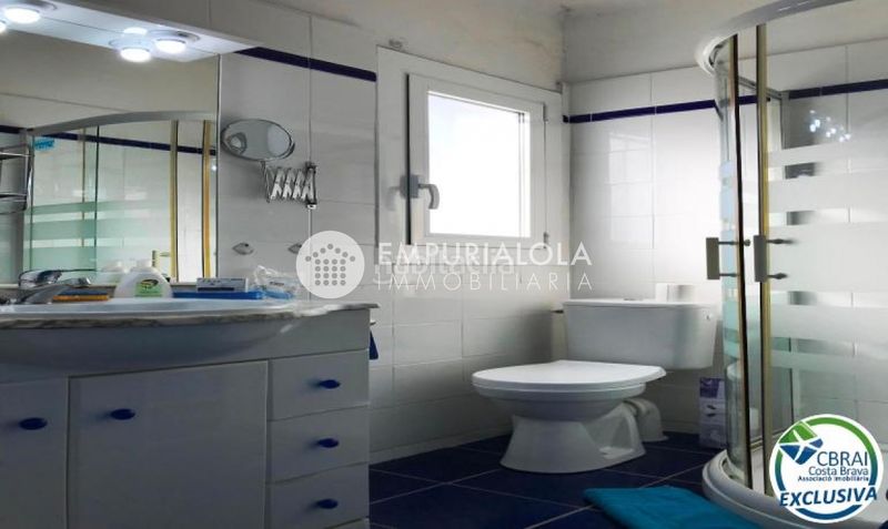 Foto b8df2a40-9c3c-4d90-a733-8270f6a4cfcd. Xalet a calle urgell a Nord Roses