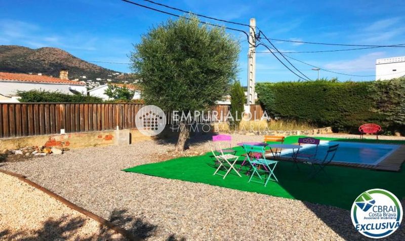 Foto c2ae3247-c0e8-4744-9cc2-9a6fe28f3629. Xalet a calle urgell a Nord Roses