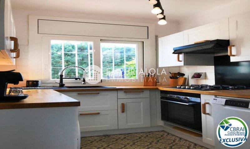 Foto ff9afab9-002a-4122-a3e4-6806e1641abb. Xalet a calle urgell a Nord Roses