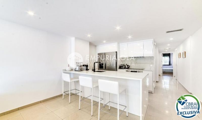 Foto 1d5fff51-c01f-4cf7-84f3-a2da5f4b02c2. Apartament a paseo maritim a Salatar Roses