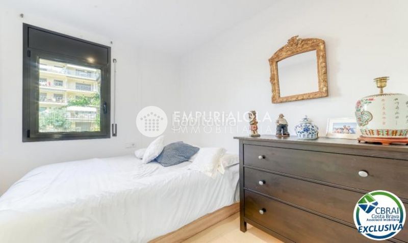 Foto 2f88fd4d-fe82-478d-b93a-fd6309f646aa. Apartament a paseo maritim a Salatar Roses