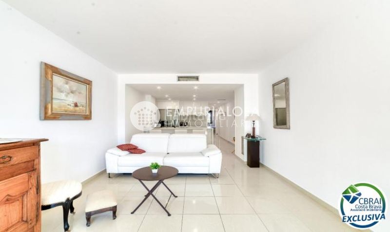 Foto 5c7b6613-e6ad-4866-8315-2fa88408acdd. Apartament a paseo maritim a Salatar Roses