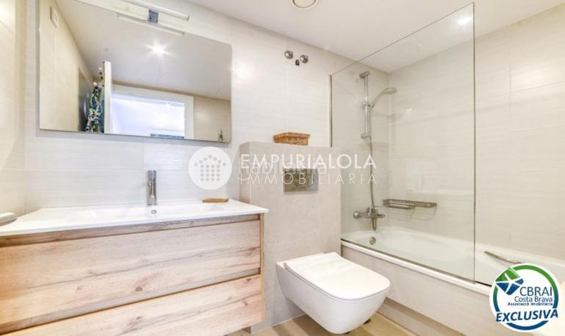 Foto a6dba716-4737-4a8d-8209-979bf017cc62. Apartament a paseo maritim a Salatar Roses
