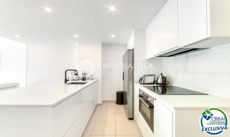 Foto c0a3aa8f-960a-4949-9b88-e3e3bfb89b24. Apartament a paseo maritim a Salatar Roses
