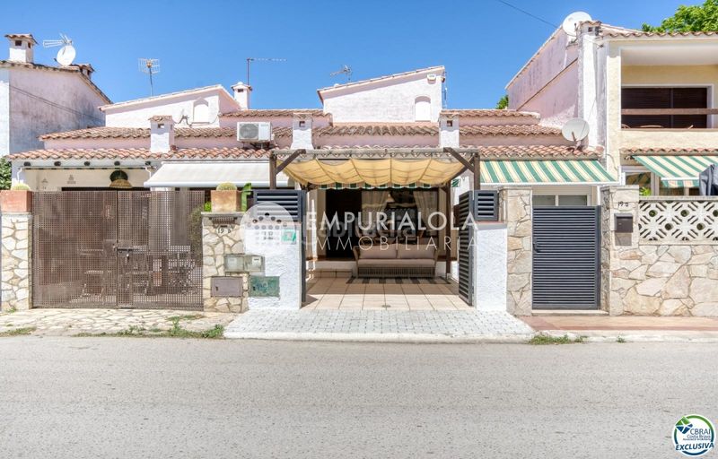 Foto 2d53d926-a187-4903-9916-7e3b5adb784b. Xalet a calle ebre a Garrigàs