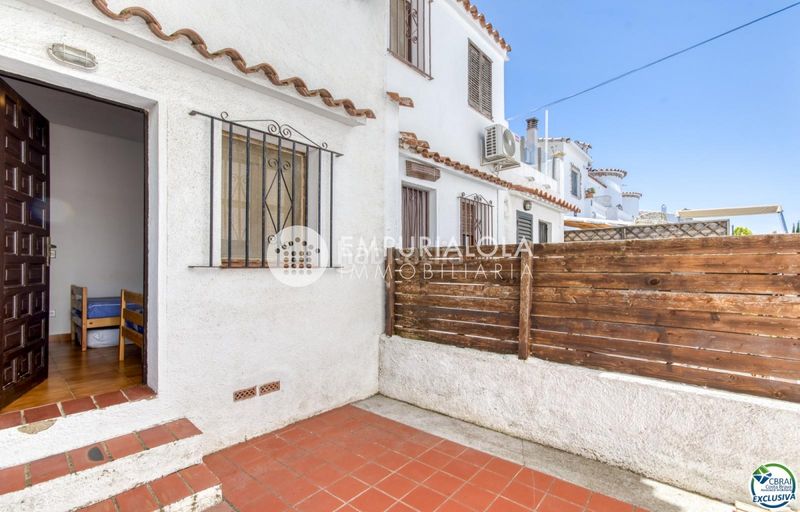 Foto c12cb22a-28f9-443f-9361-4b99aba71ad9. Xalet a calle ebre a Garrigàs