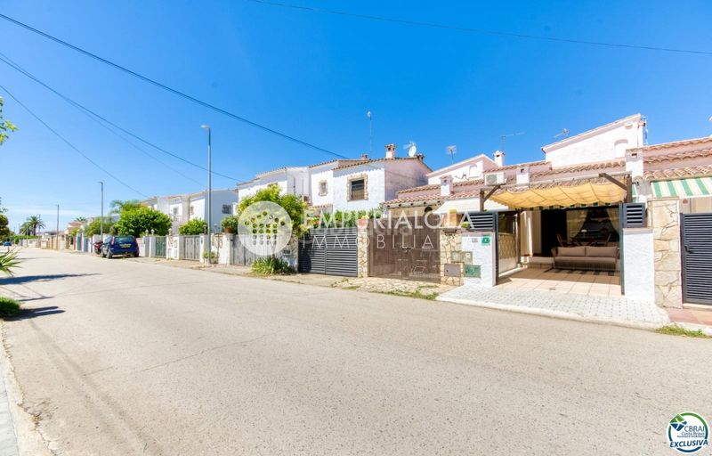 Foto d35e0890-bb6d-4803-a2ab-26860f265739. Xalet a calle ebre a Garrigàs