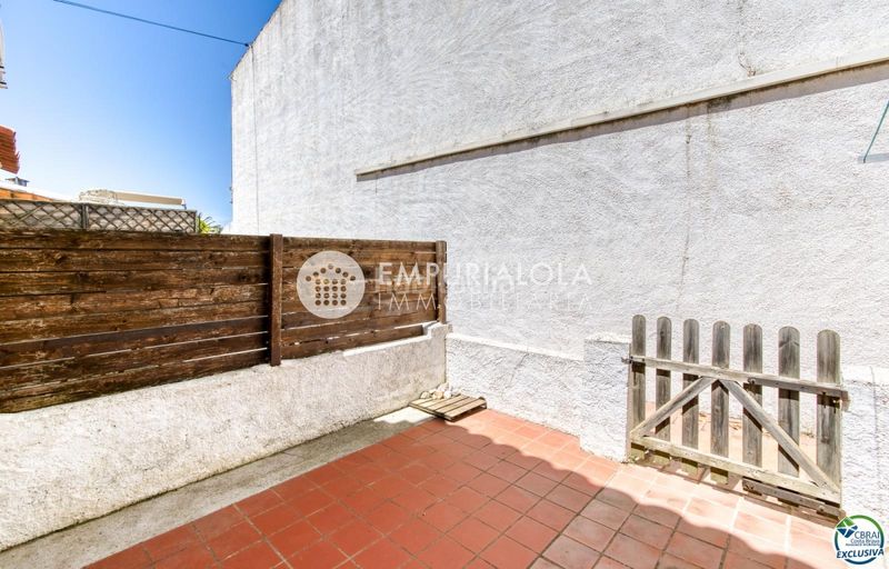 Foto eee74328-488a-4ae0-91c0-a79c126daea9. Xalet a calle ebre a Garrigàs