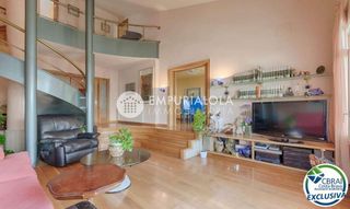 Chalet en Carrer de sant llorenç. Encantadora casa en venta en roses, mas mates