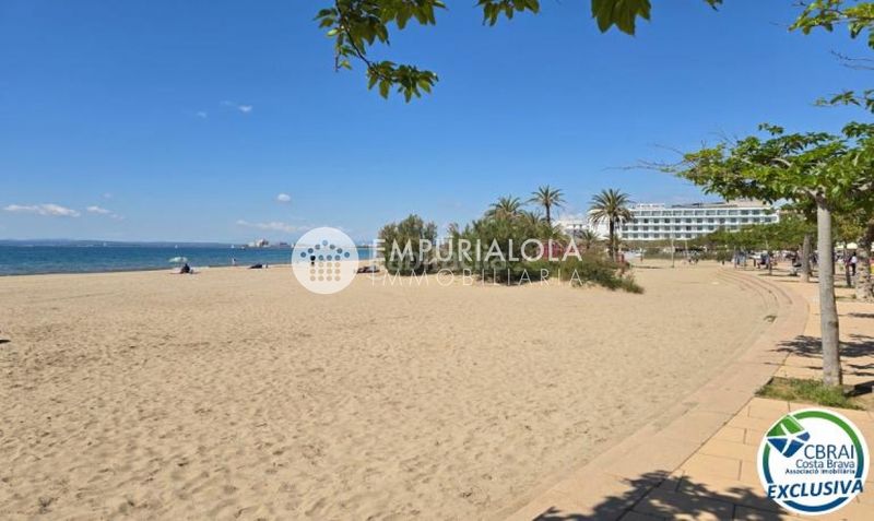 Foto 21660fd4-1440-4035-b44e-3c09bcbe7cc8. Apartament a paseo maritimo a Salatar Roses