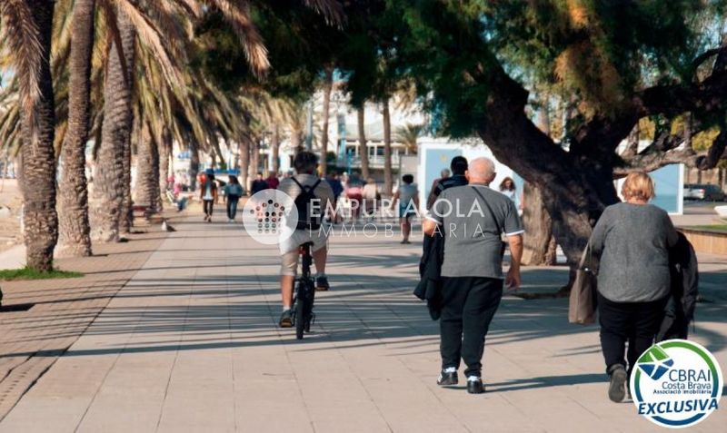 Foto be00e778-d477-4916-becc-e9cbd7d7678f. Apartament a paseo maritimo a Salatar Roses