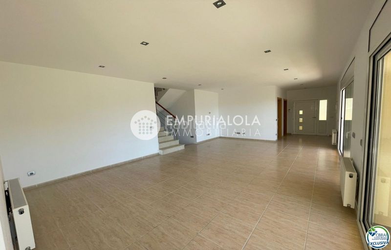 Foto 99143fb9-9b0e-41c5-82a8-a2d31e10ad27. Xalet a calle miro a Els Grecs-Mas Oliva Roses