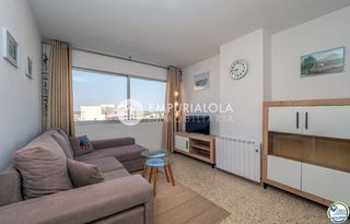 Apartamento en Calle delta muga. Apartamento idealmente situado en primera línea de mar
