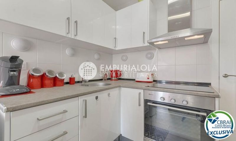 Foto 5e195b2e-f8fc-4047-b9c8-0d228444f2de. Apartament a calle gravina a Centre Roses
