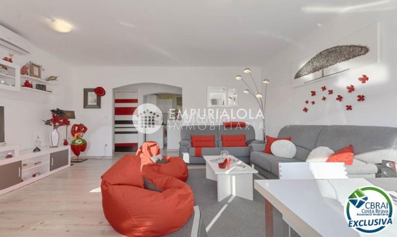 Foto 60d27473-7432-40af-98ce-4ffc44a5e913. Apartament a calle gravina a Centre Roses