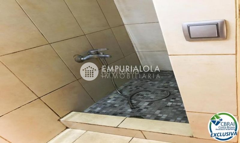 Foto 10086b5d-da87-4eff-aed7-5e09c3c43af9. Xalet a calle puigmal d a Puigmal - Mas Nou Empuriabrava