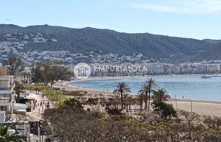 Appartement in Calle miguel de cervantes. Bonito piso en salatar roses con vista mar y licencia turistica