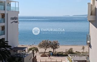 Piccolo appartamento in Calle miguel de cervantes. Bonito piso en salatar roses con vista mar y licencia turistica