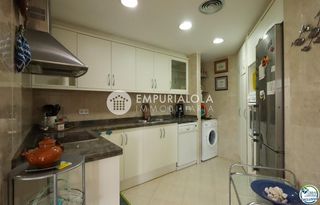 Piccolo appartamento in Avenida pau casals. Apartamento de 3 habitaciones con terraza y plaza de aparcamient