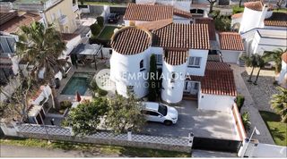 Chalet in Requesens 64b. Magnífica casa con piscina en empuriabrava  zona requesens, cerc