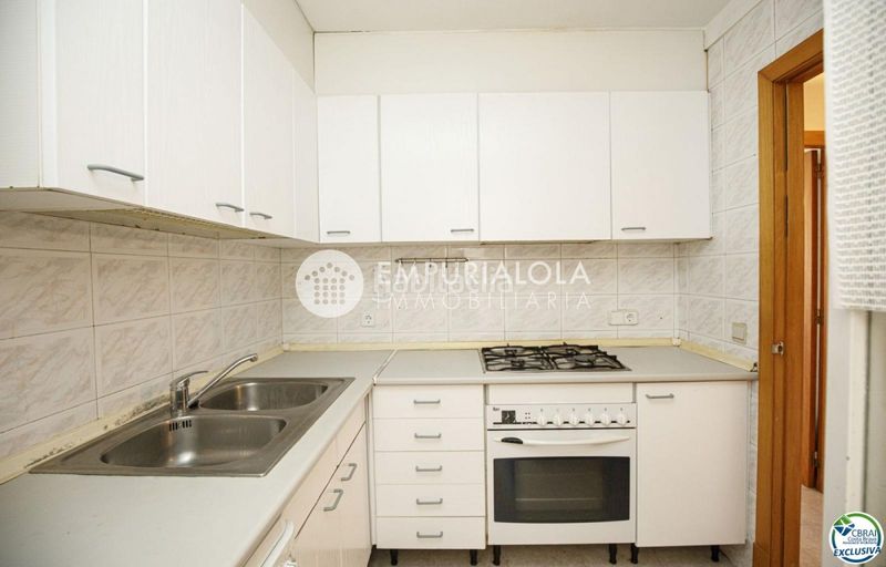 Foto 9413b9de-afc9-46b3-961f-b857f802f49c. Apartament a calle sant pau a Creu de la Mà Figueres