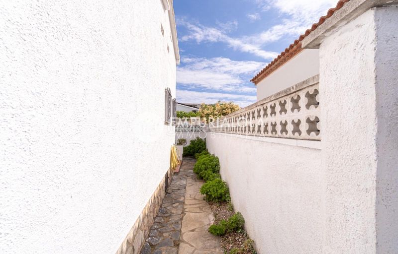 Foto ccf9456d-a3ba-479a-899e-d93e98f92a75. Xalet a calle del cap gros a Santa Margarida Roses