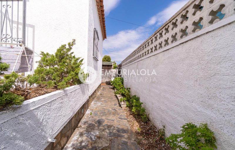 Foto f8cb0694-8eac-4f6c-9195-37417d1d2614. Xalet a calle del cap gros a Santa Margarida Roses