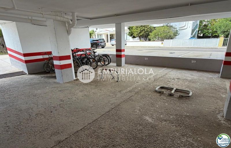Foto 0607fe0d-1299-47a3-b31a-e7cf6a9b538f. Aparcament cotxe a carrer punta prima a Santa Margarida Roses