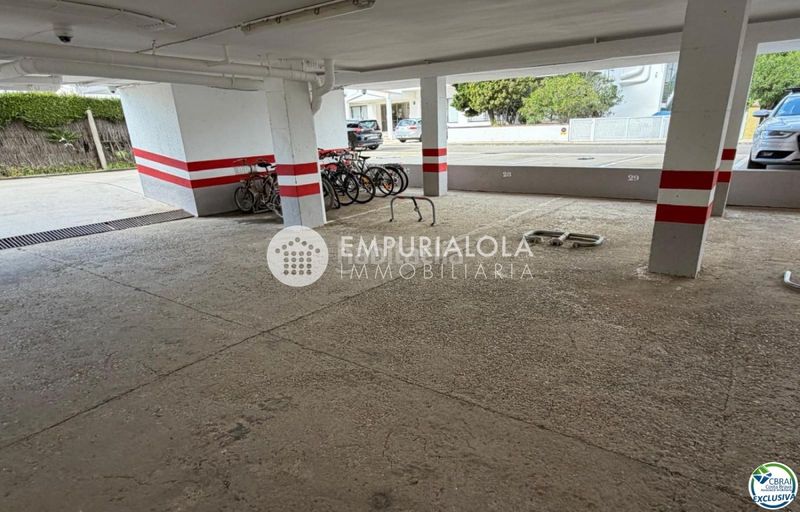 Foto f88f869b-b6ed-40c9-9316-1035d0dd0603. Aparcament cotxe a carrer punta prima a Santa Margarida Roses
