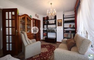 Apartment in Carrer sant antoni. Amplio y luminoso piso con balcón en la zona de creu de la mà