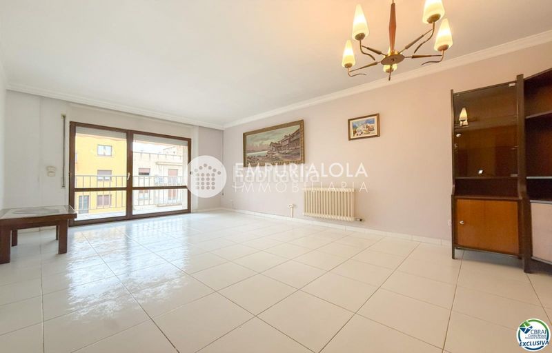 Foto 5aa4aafa-51a1-46f2-a20f-3582f0e8a0c3. Apartament a carrer esperanza a Centre Figueres