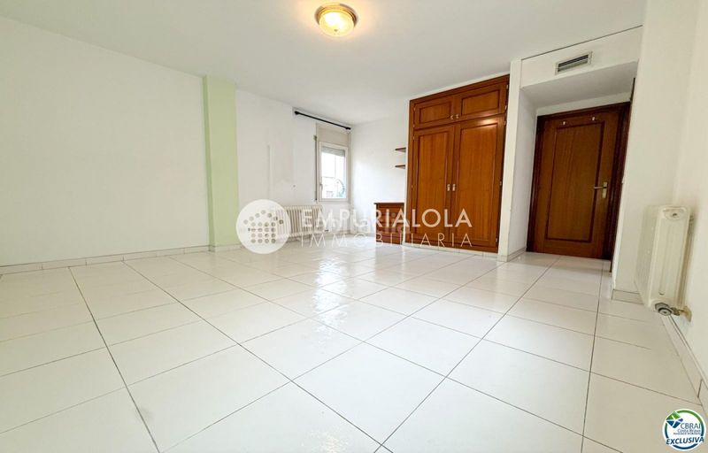 Foto 65ca6a68-b0f3-4e32-9ea6-2e47a14210bd. Apartament a carrer esperanza a Centre Figueres