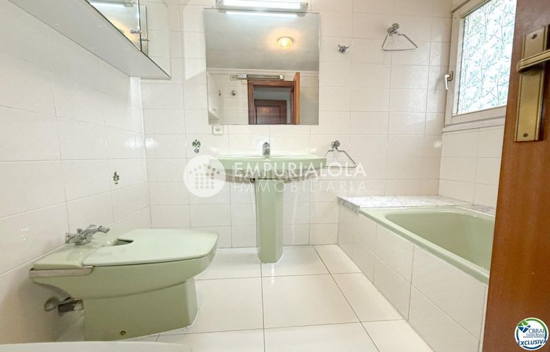 Foto f7fe6b80-edd0-4530-bbf6-6aaa5f411b57. Apartament a carrer esperanza a Centre Figueres
