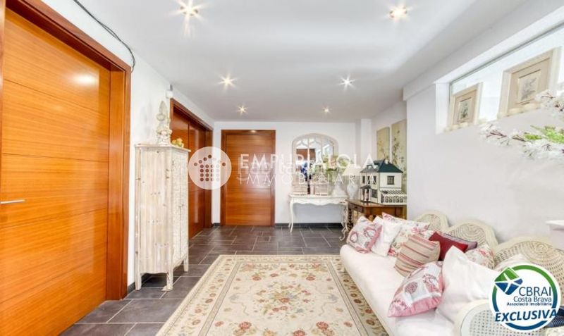 Foto a5ca9b8d-2191-4640-9ed8-5b5581b13128. Xalet a calle nuria a La Vila Llançà